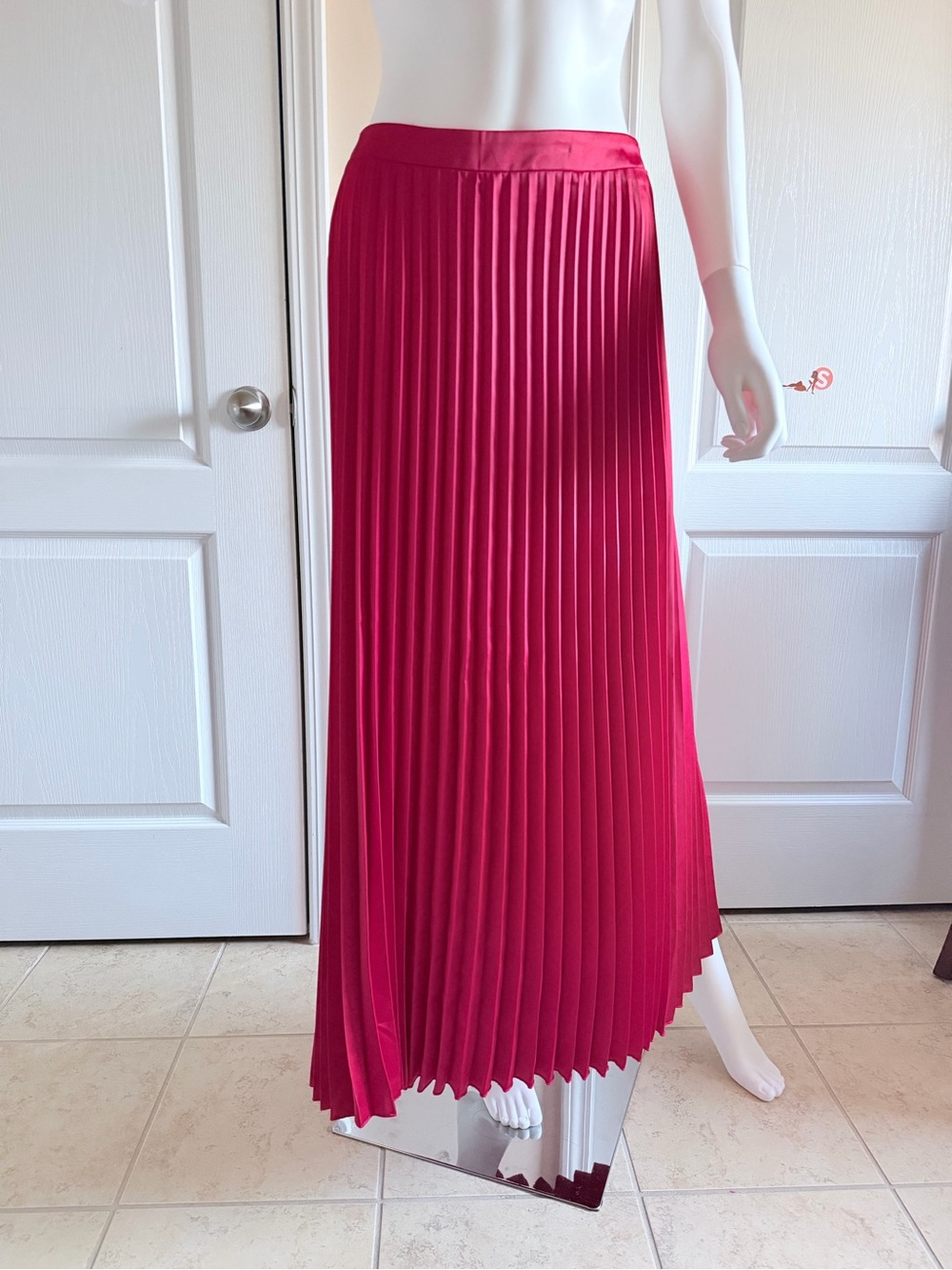 Chic Y2K Vibrant Red Pleated Pull-On A-Line Maxi Skirt Size S Like New